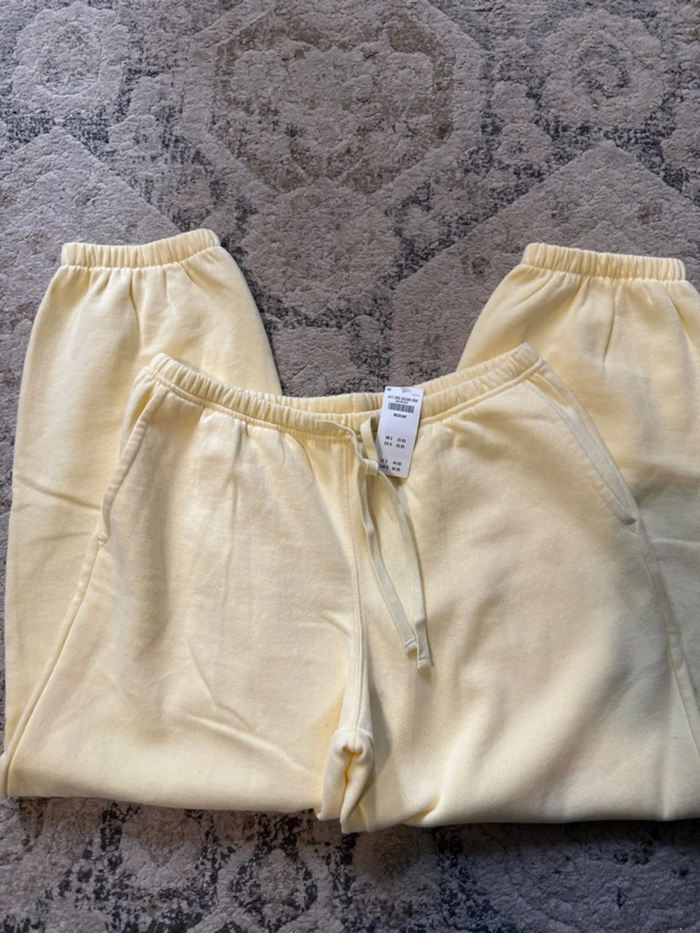 Hollister baggy fleece joggers NWT! - Picture 2 of 2
